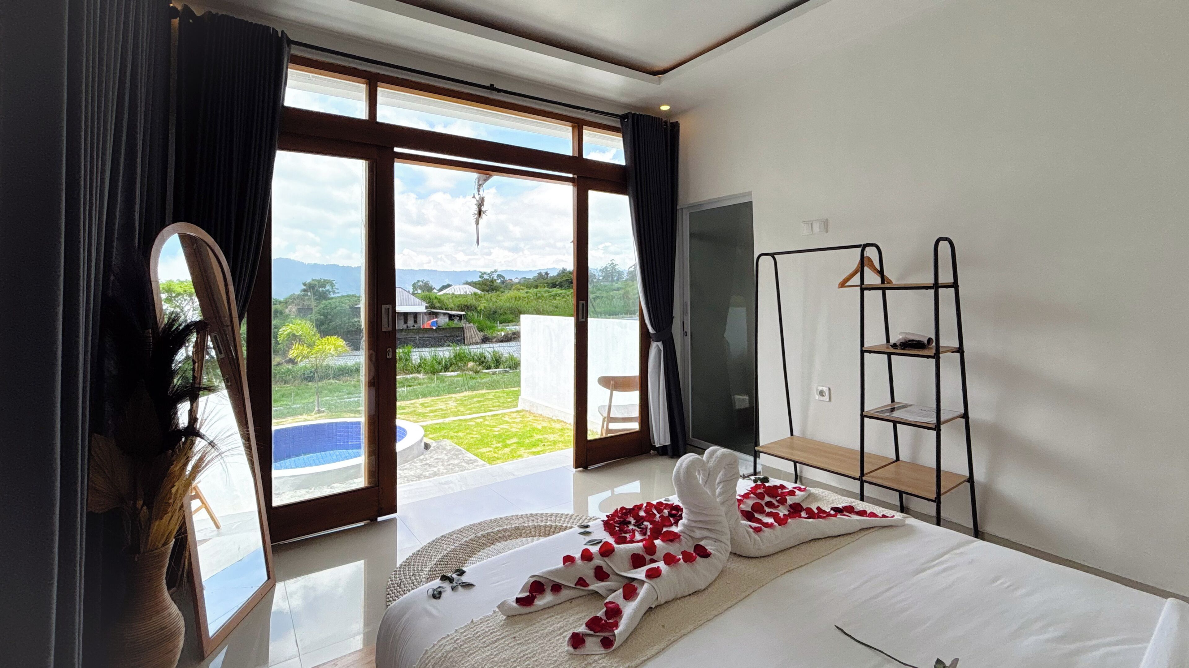 Deluxe Double Room, 1 Bedroom, Private Pool, Mountain View | Free WiFi, bed sheets