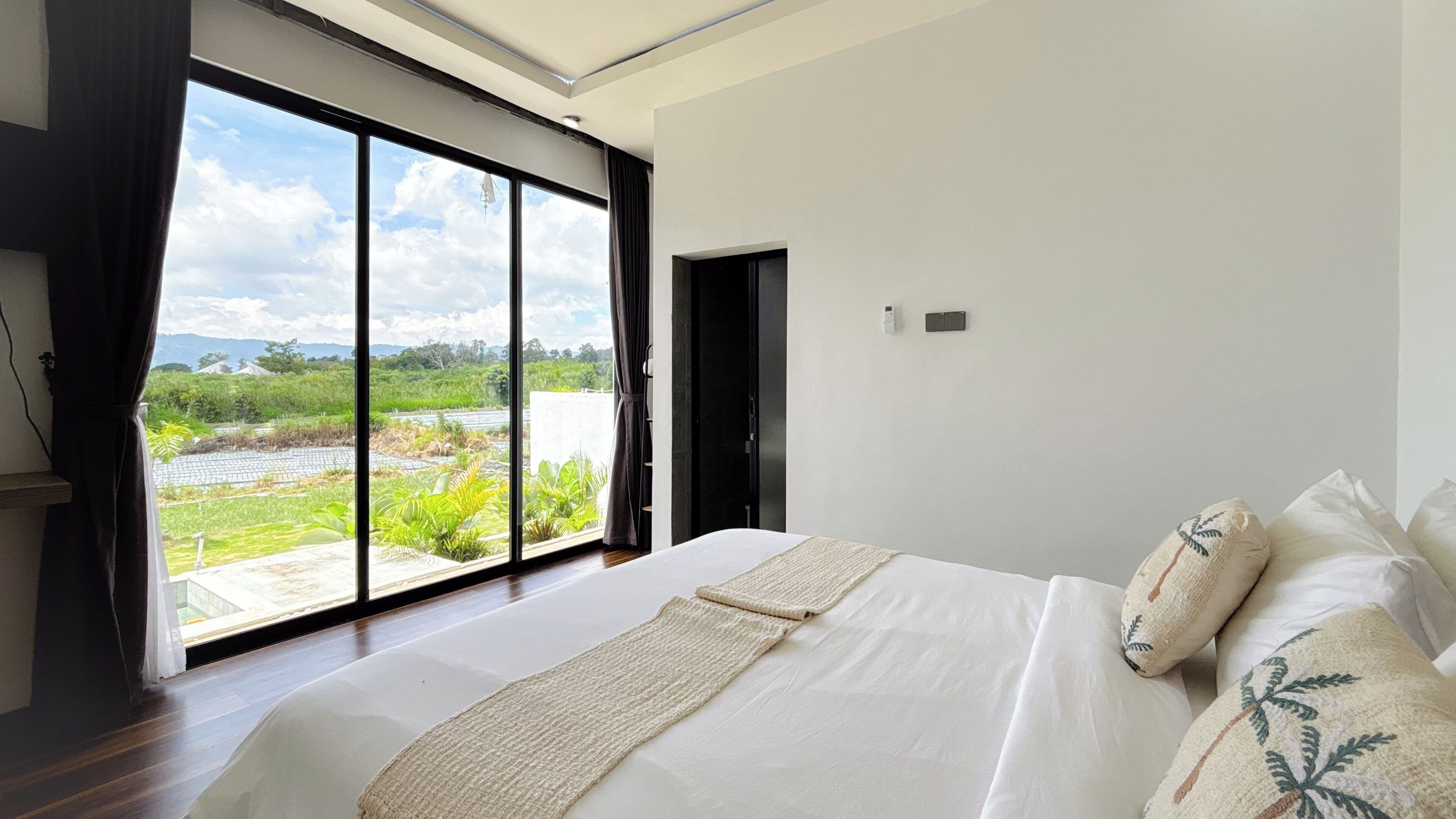 Chambre Double Supérieure, 1 grand lit, piscine privée, vue montagne