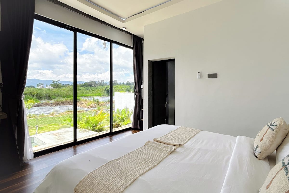 Superior Double Room, 1 Queen Bed, Private Pool, Mountain View | Free WiFi, bed sheets