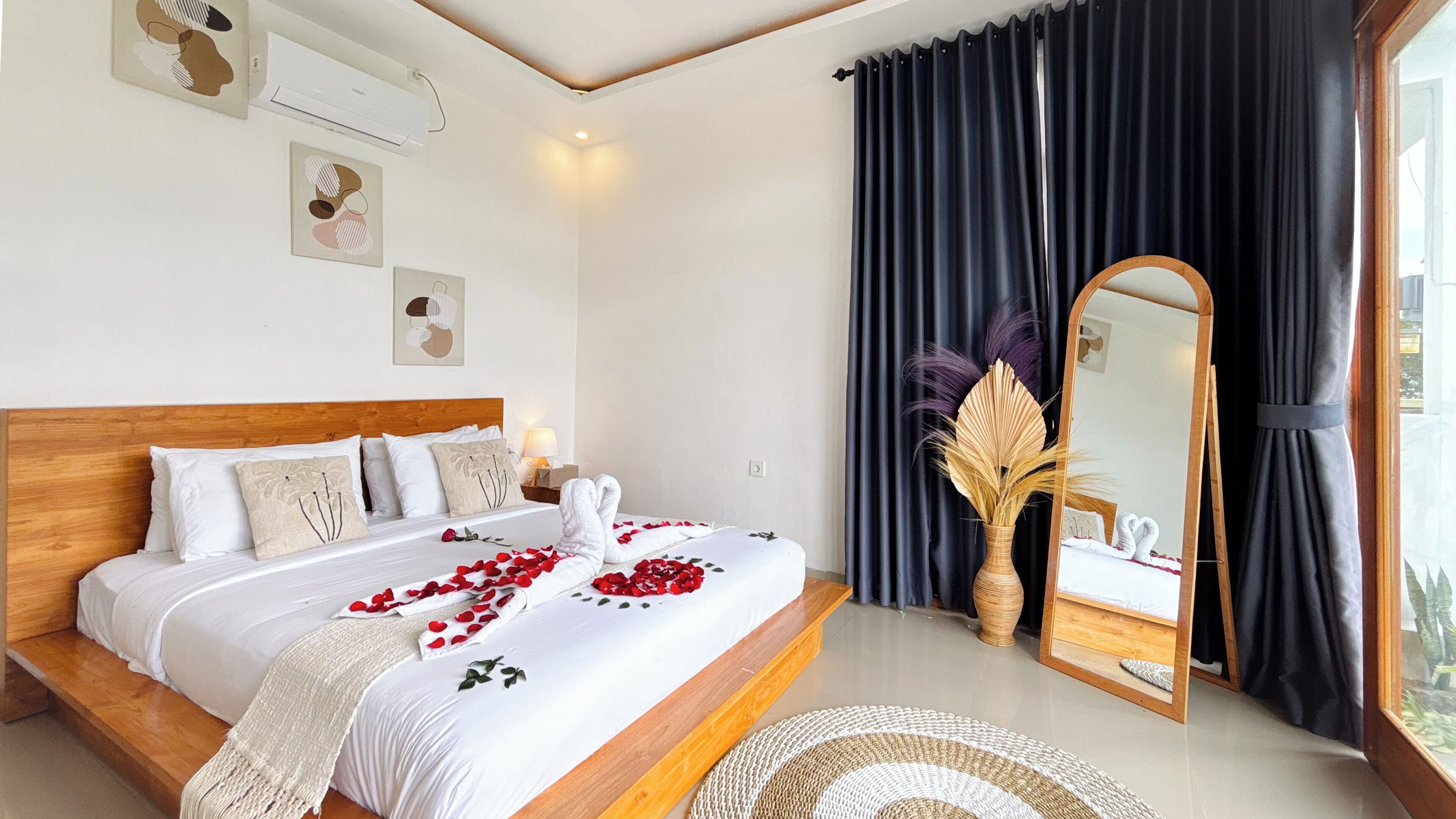 Deluxe Double Room, 1 Bedroom, Private Pool, Mountain View | Free WiFi, bed sheets