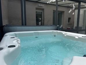 Outdoor spa tub - Charming 6-person home with garden and jacuzzi in La Roche-Posay (La Roche-Posay)