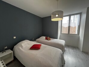 3 bedrooms, free WiFi - Charming 6-person home with garden and jacuzzi in La Roche-Posay (La Roche-Posay)
