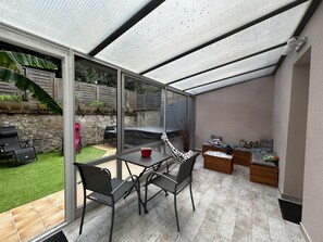 Terrace/patio - Charming 6-person home with garden and jacuzzi in La Roche-Posay (La Roche-Posay)