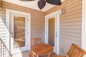 Outdoor dining - Sojourn on Cherry Lane (Austin)