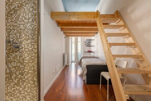 2 bedrooms, iron/ironing board, WiFi, bed sheets - Sacra Famiglia Ausonia Apartment: History and Modern Comfort by the Sea (Palermo)