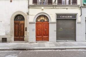 A building with two wooden doors and a garage door labeled "CAVALIERI". - Palazzo Accademia-beato Angelico-2 (Florence)