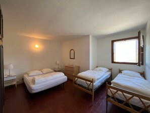 Room - Renovated T3 Apartment near slopes, 8-10 pers (Enchastrayes)