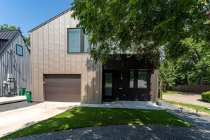 Unclassified image, 4 of 17, button