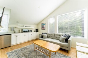 Unclassified image, 2 of 17, button