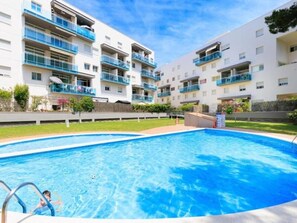 Pool - Golden Luxe Apartment with A/C and Parking in Salou, 300m from Beach (Salou)