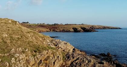 Charming cottage. Along the coastal paths, a hiker's delight!