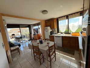 Toaster - Apartment for 4 with terrace, 900m from beach (Fleury-Saint-Pierre-la-Mer)