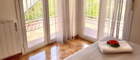 3 bedrooms, free WiFi, bed sheets