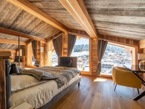 5 bedrooms, free WiFi - Luxury Chalet in Les Gets with Jacuzzi, Wifi & Parking (Les Gets)