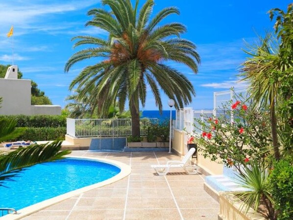 Pool - Beachfront Loft with A/C and Pool, Near Port Aventura, Salou (Salou)