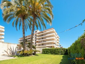 Exterior - La Pineda: Terrace, Pool, Parking, Air Conditioning (La Pineda)