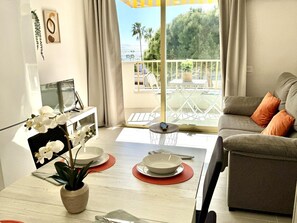 TV - Seaside apartment, family ideal, air-conditioned (Cambrils)