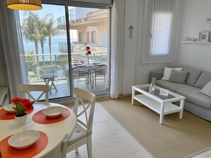 TV - Seafront apartment with pool and parking in Miami Playa (Miami Playa)