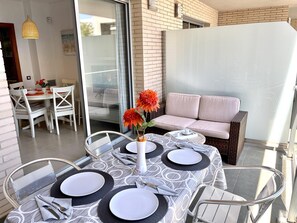 Outdoor dining - Seafront apartment with pool and parking in Miami Playa (Miami Playa)