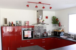 Private kitchen - Gite de Mina, we welcome you and your pet. (Camaret-sur-Aigues)