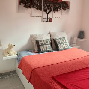3 bedrooms, iron/ironing board, Internet, bed sheets - Gite de Mina, we welcome you and your pet. (Camaret-sur-Aigues)