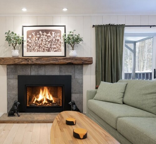 Mountain Basecamp Near Killington | Fireplace + Pool Access