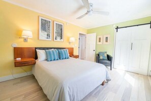 2 bedrooms, desk, WiFi, bed sheets