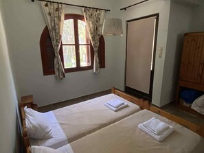 2 bedrooms, WiFi, bed sheets - COZY NEST APT1 ON GEORGIOUPOLIS-CHANIA CRETA
200 METER FROM THE BEACH (Georgioupoli)