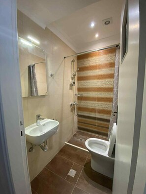Shower, towels, soap, toilet paper - COZY NEST APT1 ON GEORGIOUPOLIS-CHANIA CRETA
200 METER FROM THE BEACH (Georgioupoli)