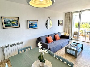 TV - Modern apartment in Salou near beach with air conditioning (Salou)