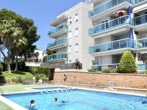 Pool - Beautiful family apartment in Salou 1 min from the beach with terrace and private parking (Salou)
