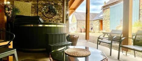 Tina de hidromasaje al aire libre