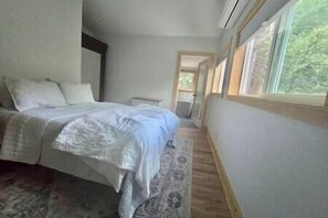 Unclassified image, 2 of 6, button - Twain Harte Cabin- Beautiful new remodel (Twain Harte)