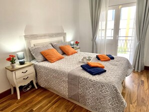 2 bedrooms, bed sheets - Beautiful air-conditioned apartment in La Pineda near the beach with Wifi (La Pineda)