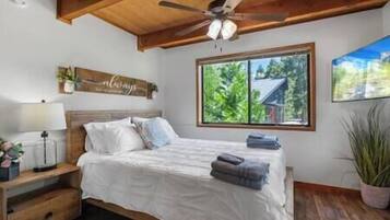 1 slaapkamer, een strijkplank/strijkijzer, wifi, beddengoed