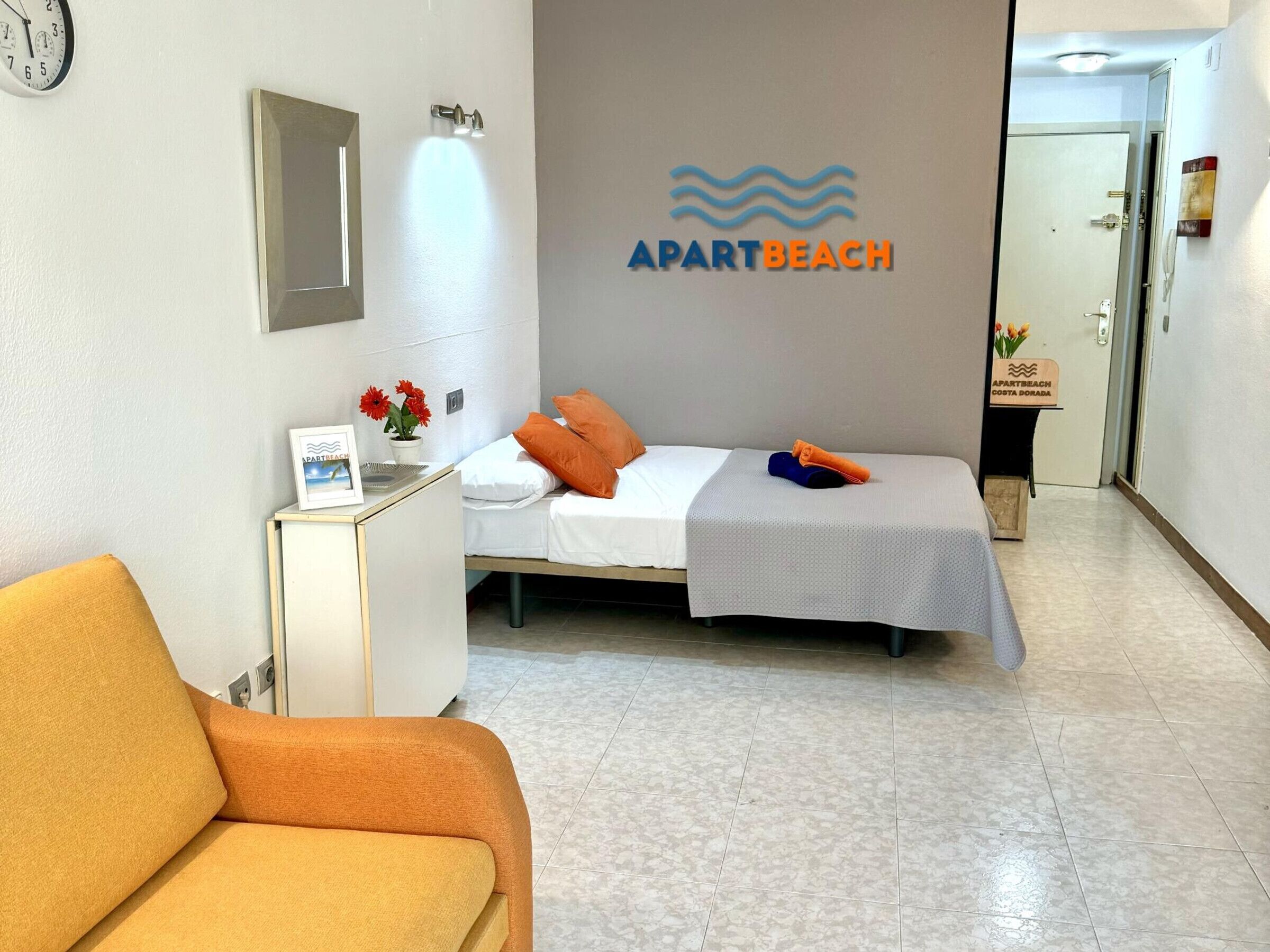 1 bedroom, bed sheets