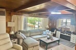 Televisie en een open haard