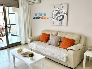 TV - Lovely apartment near beach with pool and WiFi in Salou (Salou)
