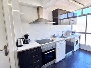 Fridge, microwave, oven, dishwasher - Family apartment 3 bedrooms 100m from the beach with terrace - Salou (Salou)