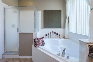 Hair dryer, towels - Beautiful 7BR w/ Pool & Lake View at Berkley (Kissimmee)
