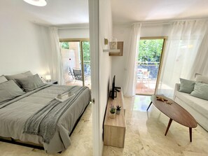 1 bedroom, bed sheets