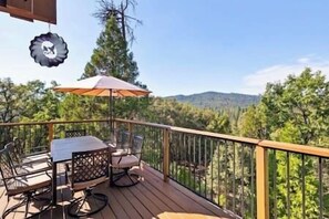Outdoor dining - Deer Heights Lodge~Amenities ~EV~Lake Access~ (Sonora)