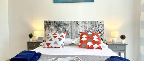 2 室のベッドルーム、WiFi (無料)、ベッドシーツ