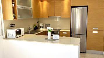Fridge, microwave, oven, dishwasher