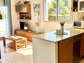 Interior - Beautiful beachfront apartment with pool and private parking (Miami Playa)