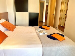 2 bedrooms, bed sheets - Bright Apartment Near the Beach with Terrace – Perfect for Families! (La Pineda)