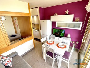 Interior - Family Seafront Apartment - Pool, Air Conditioning, Terrace (Cambrils)