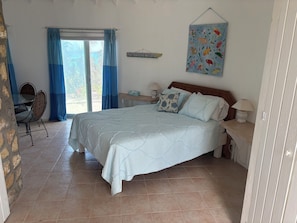 1 bedroom, bed sheets