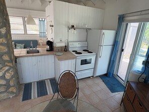 Refrigerador, horno, parrilla de estufa y tostadora 