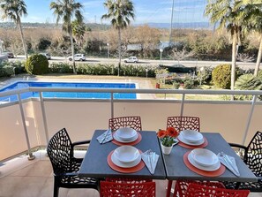 Outdoor dining - Lovely 2-Bedroom Apartment with AC, Pool, and Parking Near Beach (La Pineda)